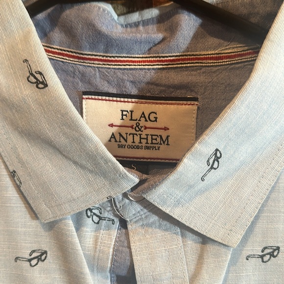 Button down - Picture 2 of 3